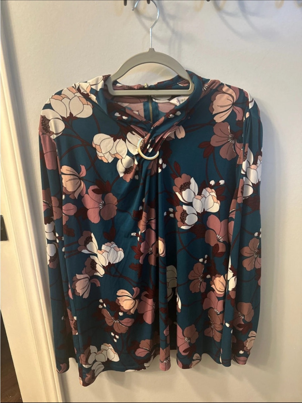 Liz Claiborne Teal Floral Ring-Detail Long Sleeve Top